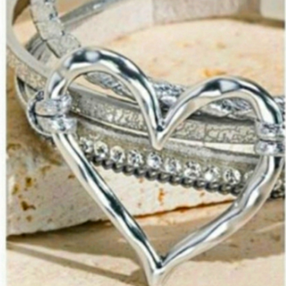 Silver heart bracelet